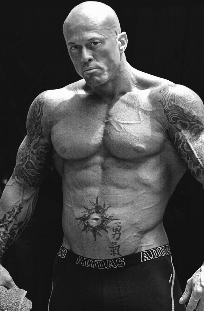 John Quinlan - Tattooed Fitness Model